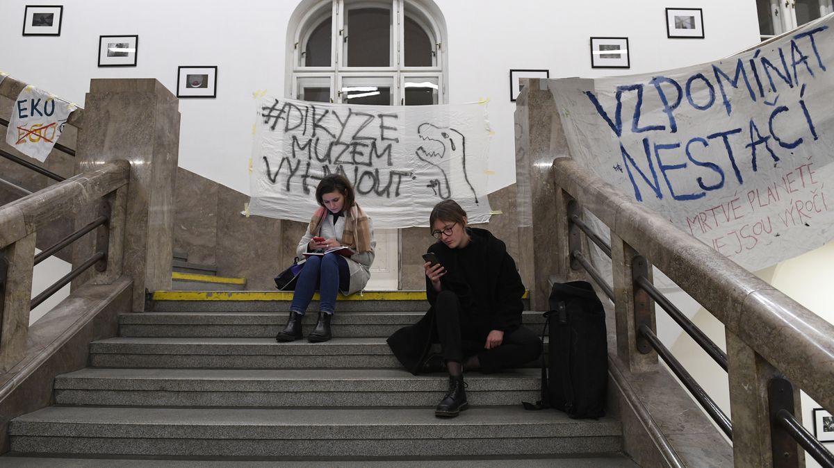 Protestující studenti po dohodě opustili budovu rektorátu Univerzity Karlovy